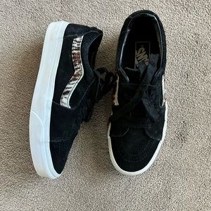Suede Vans Women’s Size 7.5/Men’s Size 6